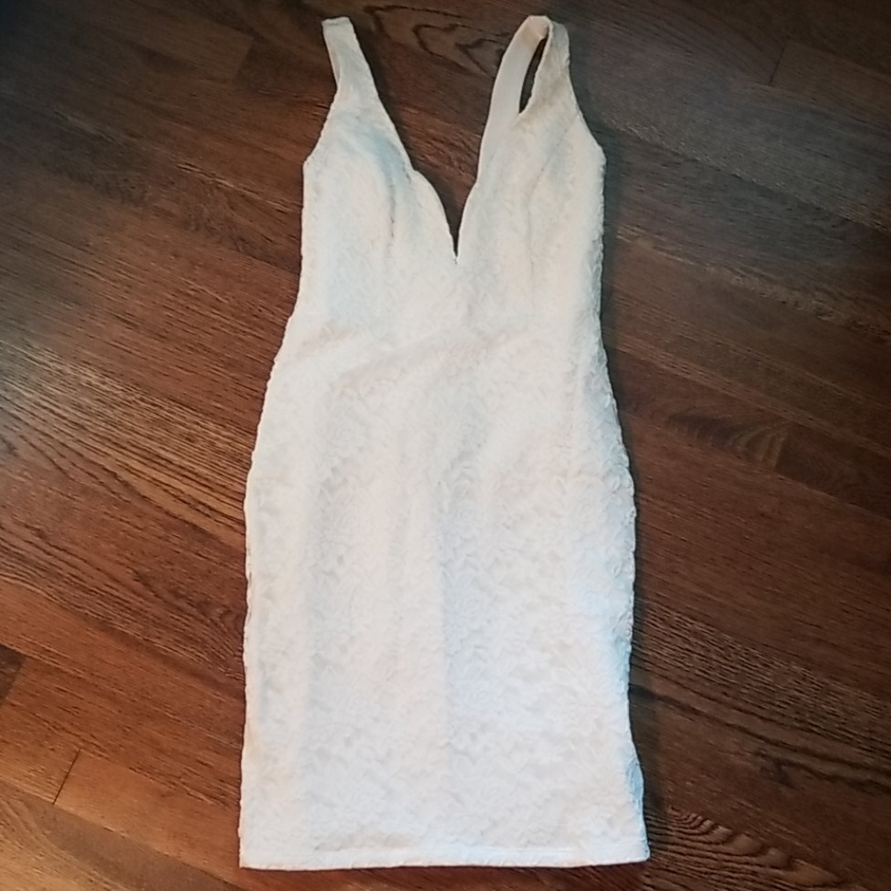 White lace bodycon dress